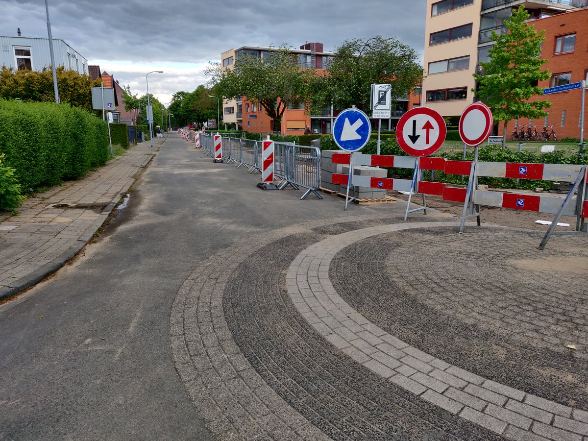 mnieuwkoop's tweet photo. @GemeenteEde @brandweerGM @HandhavingEde 

Denk niet dat het hoort, een lekkende ondergrondse brandkraan.

Aan de Alexanderverheulstraat / Anton Mauvestraat in Ede. https://t.co/SlTicgJY2Q