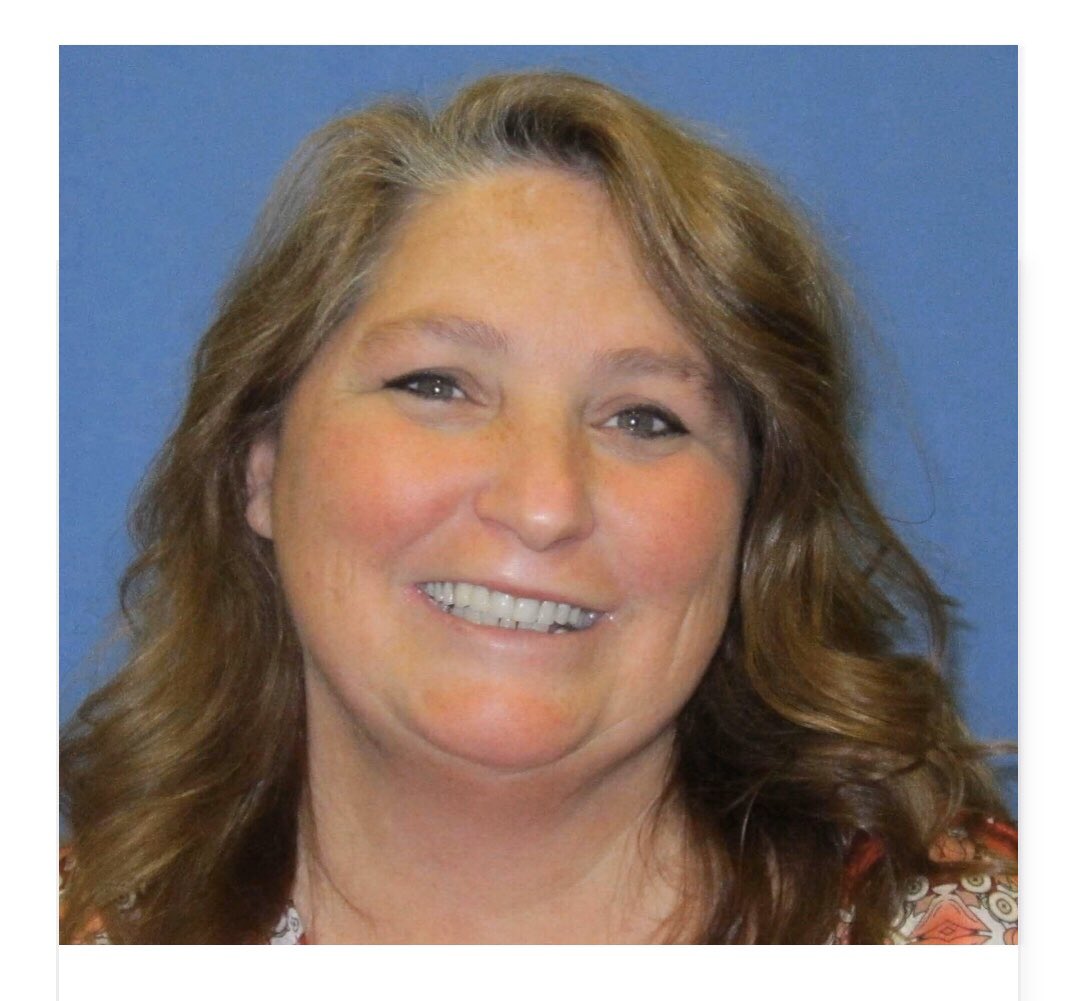 FTCSC's tweet photo. We are blessed to have so many amazing staff members in FTCSC! Congratulations to our 2020 Ron Blackgrave Support Staff of the Year - Sly Barner @FCHSPrincipal, Sharon Lewis @FTTrans & Ruth Massey CTEC! Thank you @FTEFconnect for sponsoring. #WeAreFlashes #FinishStrongFlashes ⚡️ https://t.co/NODm9wDNPT