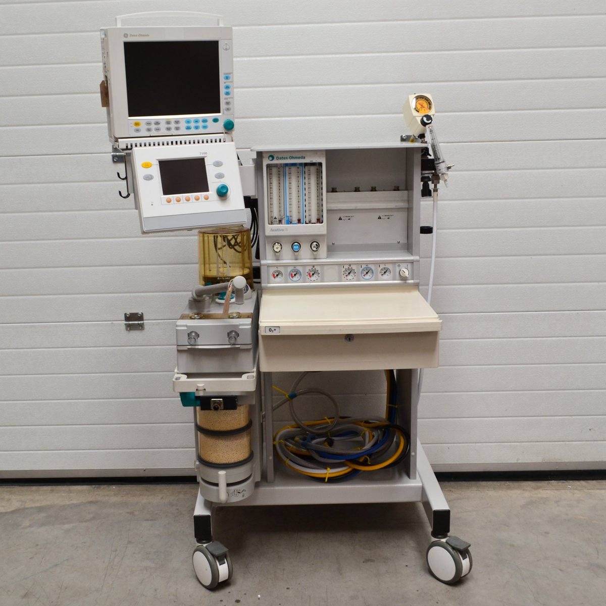 This is a theatre ventilator -the Ford Escort of ventilators -basic, ok if not challenged too much (which for people with normal lungs having routine surgery is just fine).