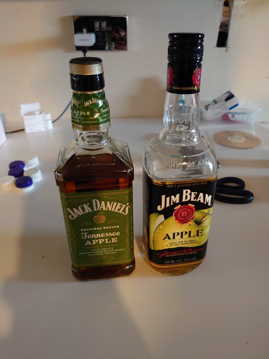 BrosLiver's tweet photo. Which is better do you think ? Tried them both and I prefer jack Daniels https://t.co/3QZqigw1Qz