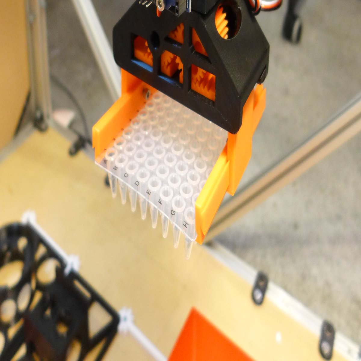 pochekailov's tweet image. A gripper for 96 wells plates is now operational. It allows Arnie robot to move those plates between different positions, unlocking for example high throughput magnetic beads purification protocols