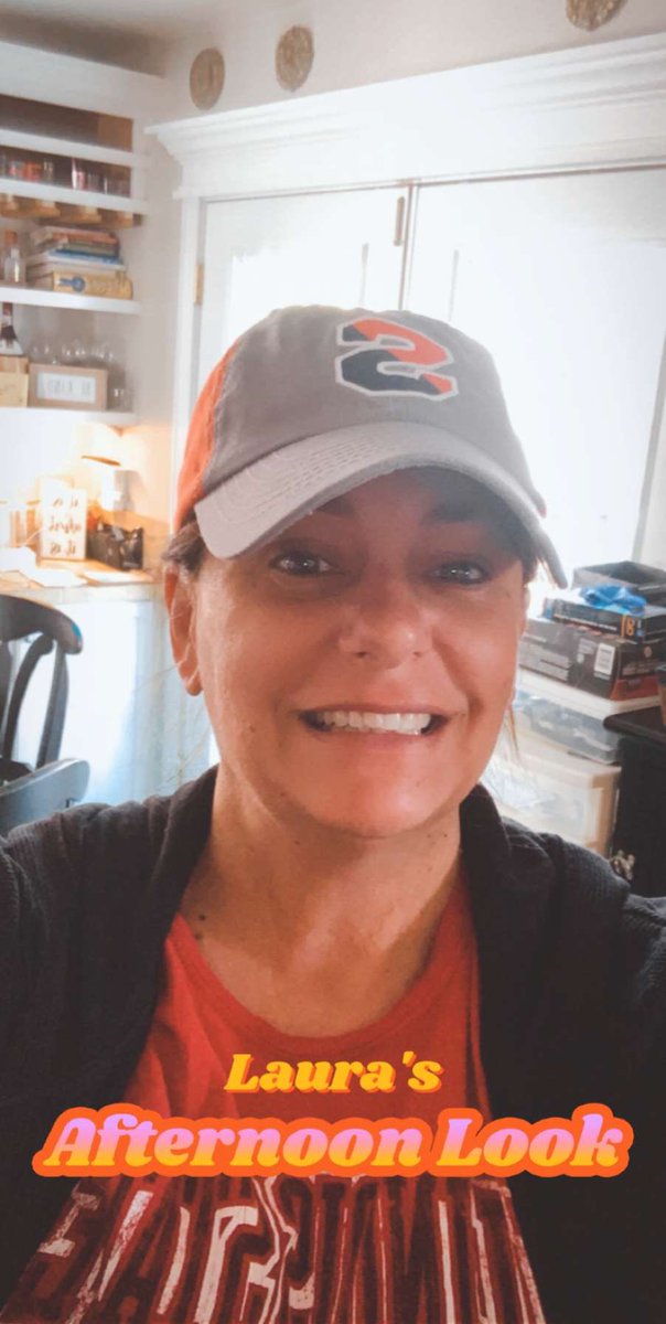 lauramc10570's tweet photo. @StaggDeans @StaggHighSchool @StaggHStuCo hair not so hot today so thanks for the hat day!! Too nice for socks so I did my toes !#Graduation2020 !! #staggstrong https://t.co/x9qQWNTN1A