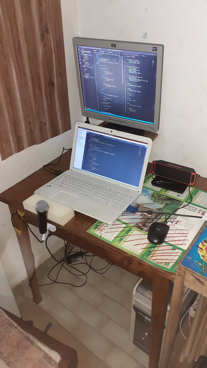 Amour_EmmanuelR's tweet photo. #SETUPconfinement
Mon setup de tout les jours c'est pas une machine de guerre mais ça me suffit pour coder de temps en temps https://t.co/vFlB8BsYj8