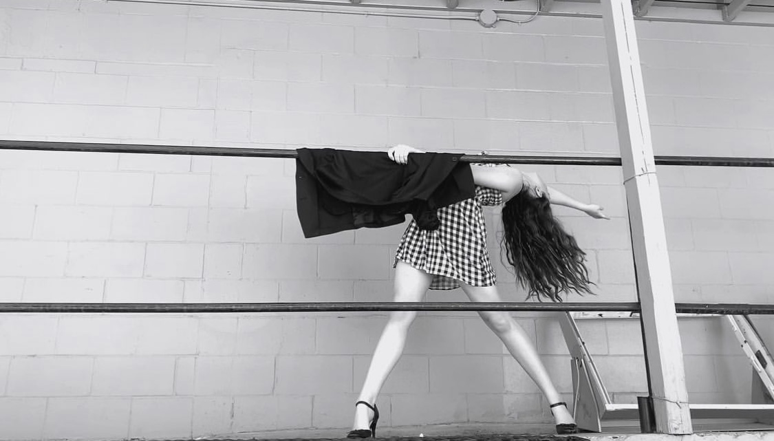 edgeschool's tweet photo. On Monday, we mentioned that our dance program created a new dance on film course that was developed for our dancers at home during the lockdown.
We are excited to share part one of the video here: https://t.co/mkHQqXk40U
#EdgeSchool #EdgeDance #DanceOnFilm #DanceOnline https://t.co/JJ4HdjbBca