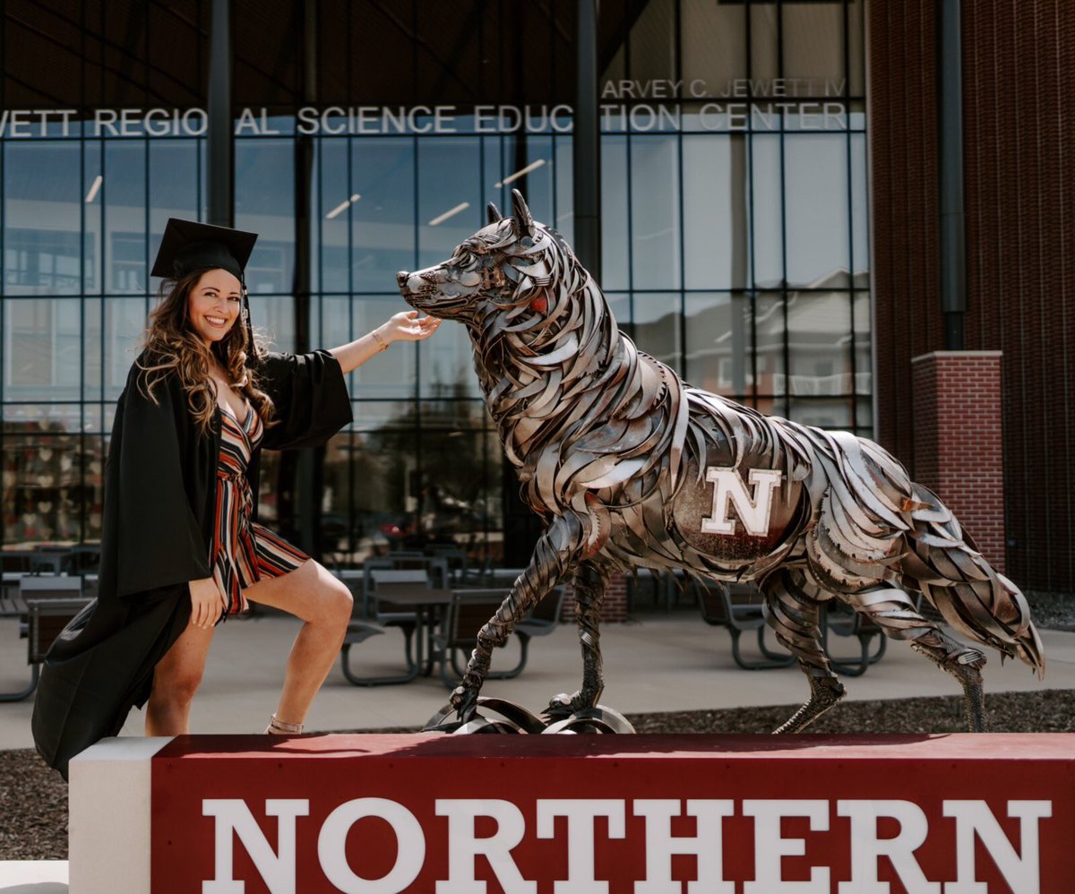 DesireeDore's tweet photo. Officially leaving the pack 🐺 #GoWolves https://t.co/SGxP7m4mBp