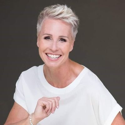 Happy Birthday Sonja Zietlow! 

Die Moderatorin vom DschungelCamp wird heute 52 Jahre alt. 