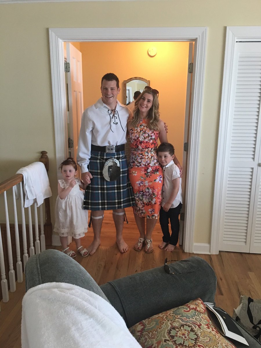 eeekescape tweet media