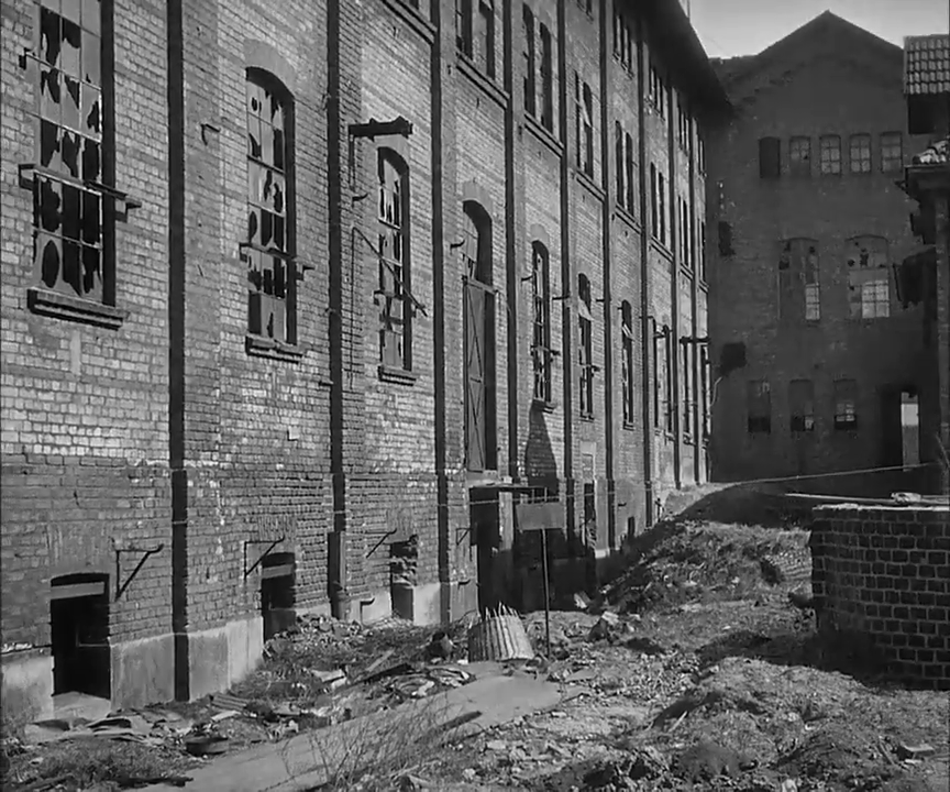 Nemo_719's tweet image. #ArchitectureMovieChallenge

Day 13: Anything related to movie architecture 

M (1931, Fritz Lang) 

The abandoned schnapps factory where the kangoroo court is said to take place.

#ruins