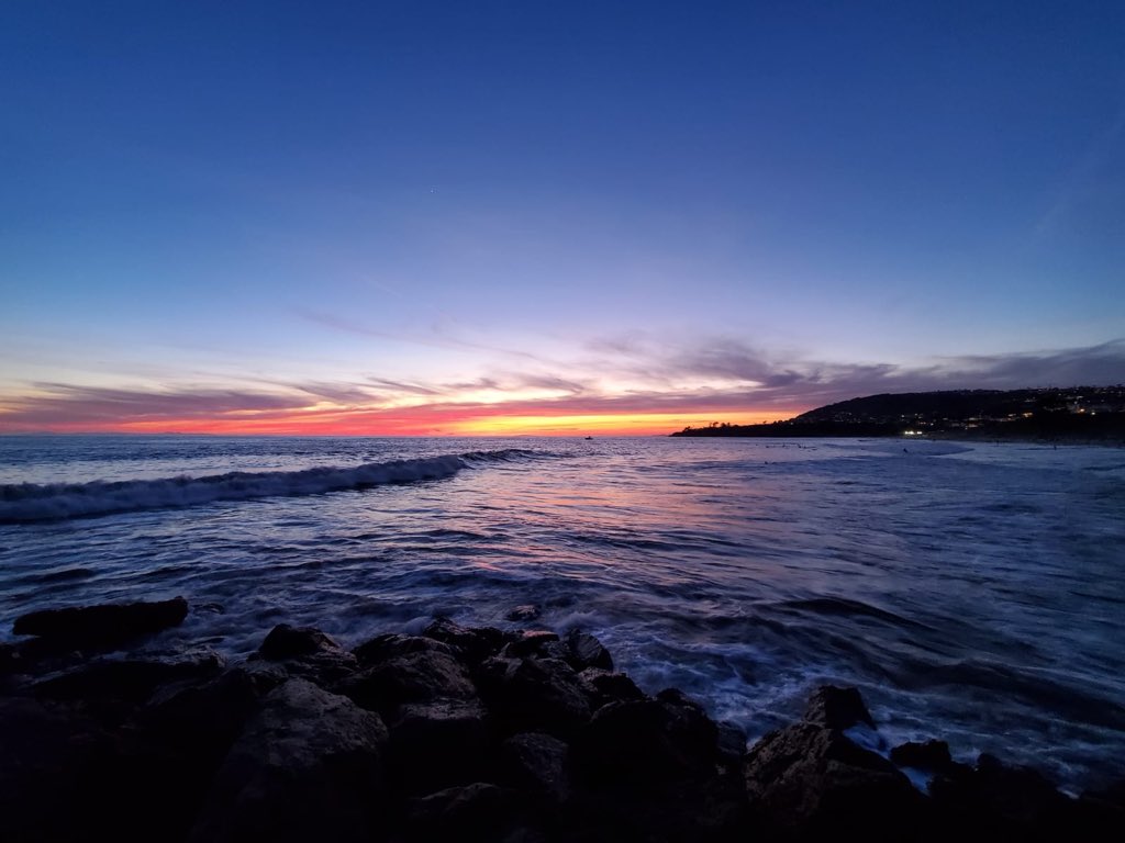 I spy some #Magenta in that sunset and I’m loving my new #SamsungGalaxy powered by #TheNewTMobile 😍 The #camera on this #phone is #amazing 🤙🏾 #TeamMagenta #StayConnected