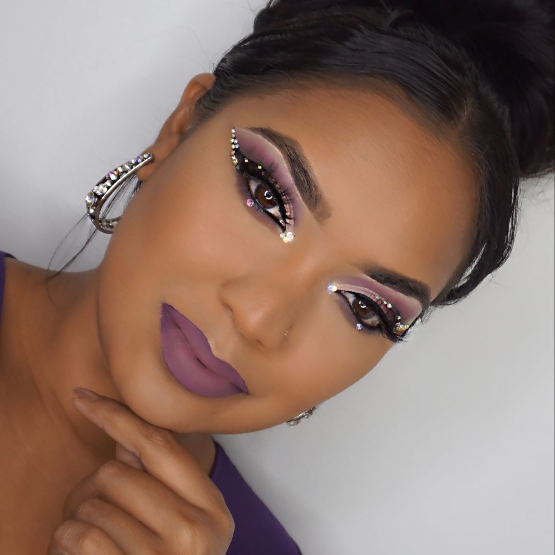 makeupbymelanyy's tweet photo. Mastering my makeup game whilst, staying safe at home :) #gamechanger #eyebrowgame #slayinside #glamgame #selfiegame #dewyskin #eyeshadowgame #favoritelipstick #boldlip #girlpower https://t.co/mfQVUkfPDT https://t.co/P7UStxz14q