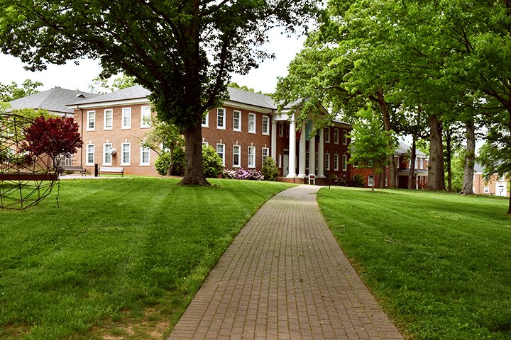 GuilfordCollege's tweet photo. Best of luck to all Guilfordians finishing out the semester on exam day! https://t.co/bCScOdK6CS