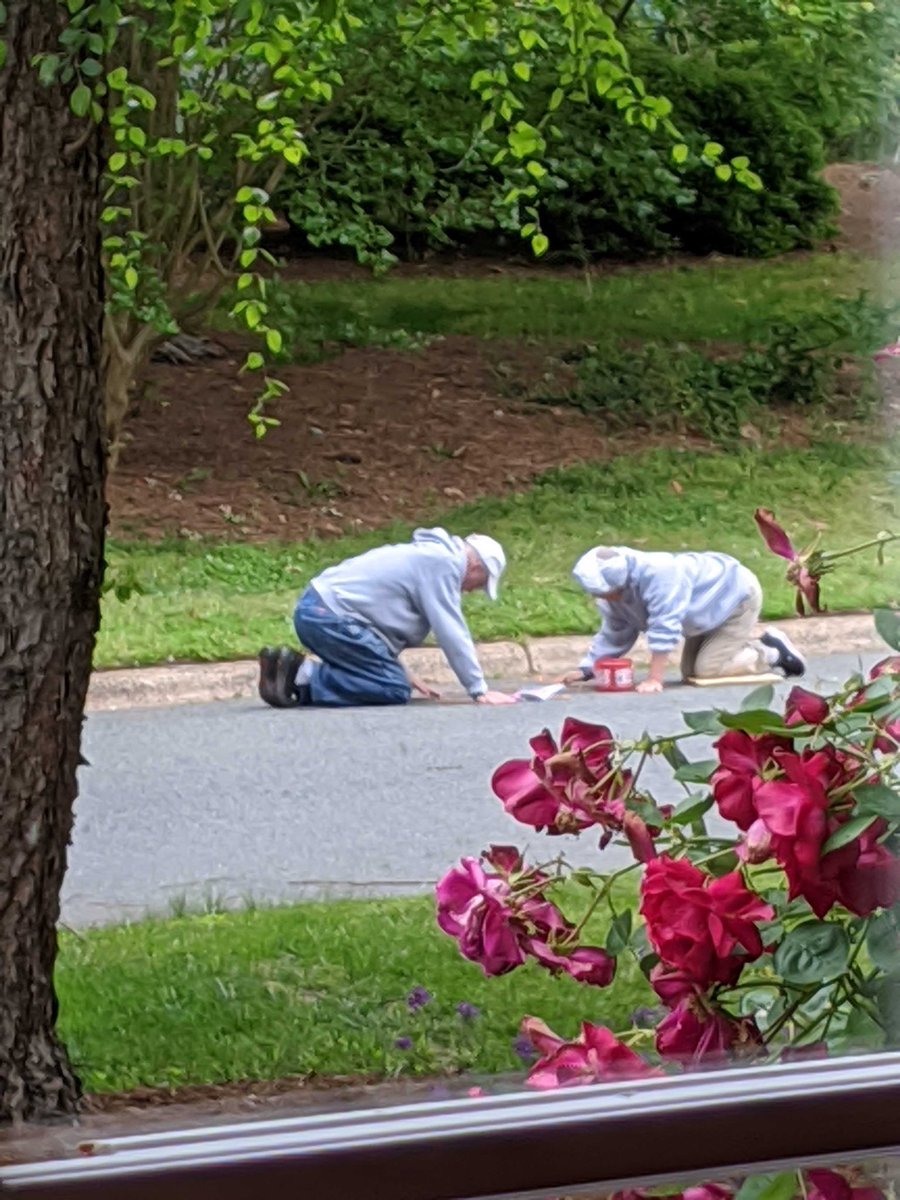 thelifeofjaz_'s tweet photo. One of my coworkers saw an elderly couple outside on the road with chalk only to discover a piece of their happiness. She shared it with me, I thought I should share with y’all. #spreadmoregood https://t.co/kqpgmyGehI