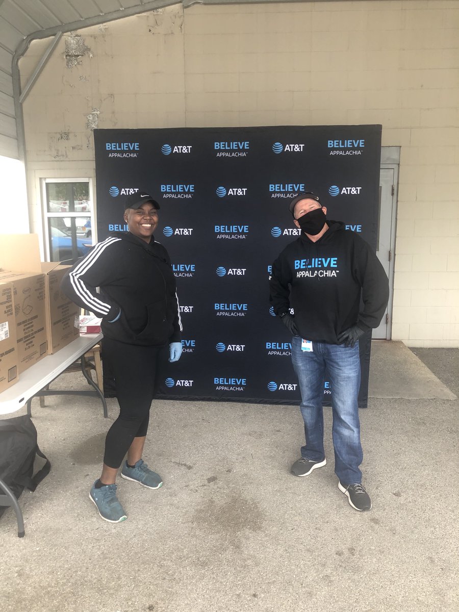 researchwins's tweet photo. @AndyFeeney2 and @ATT @FirstNet @WVaChamber supporting Kanawha County EMS workers by providing lunch from Dem2Brothers. @DJSigman #BelieveAppalachia https://t.co/i4myIjiEvL