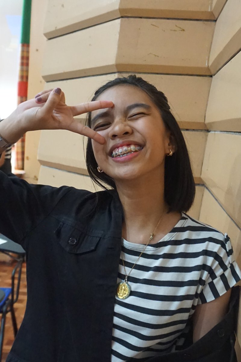 moira baluyot (moi)  @moirajmb pros:- smort- mabait- approachable - can dance - chorale (alto)- hindi ddscons:- madalas na hindi pinapayagan gumala- lahat mahilig sa extreme rides maliban sa kaniya