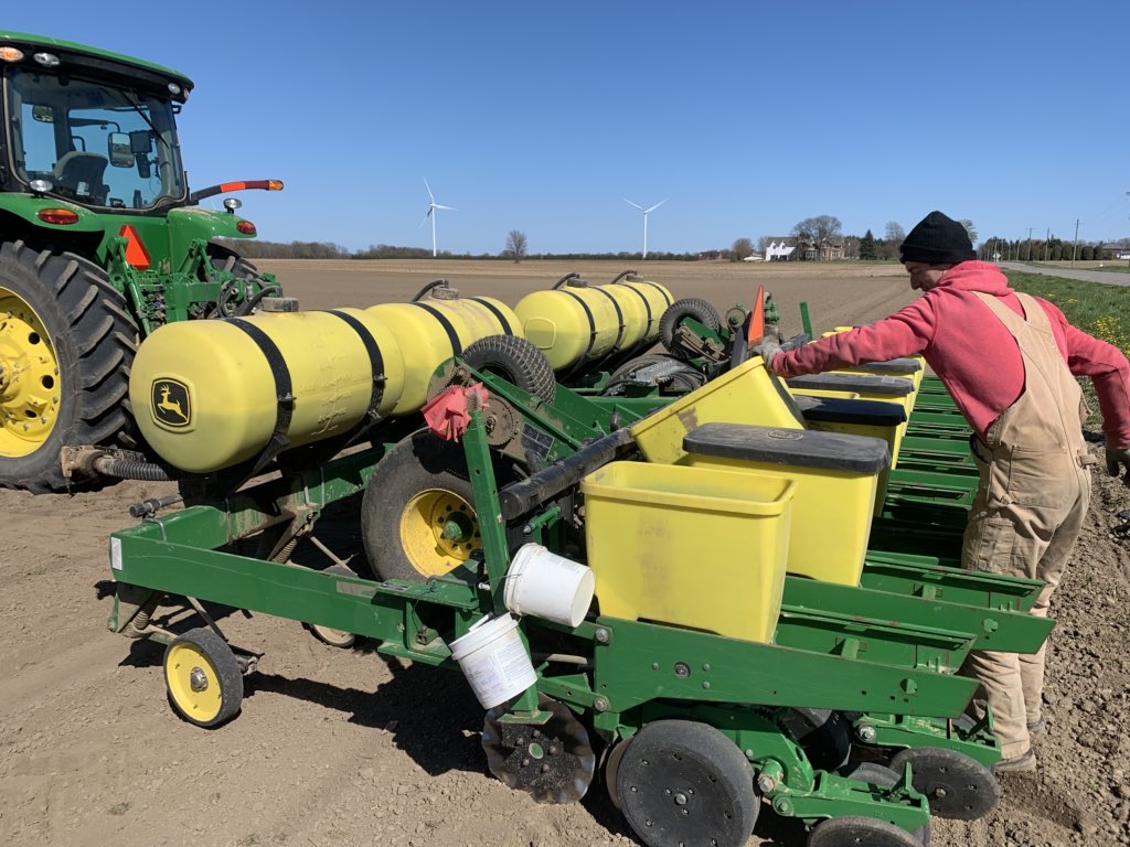 ChrisRoy00's tweet photo. Another @CFSeeds corn plot in! Thanks @Oli1849 🌽 #countryfarmseeds #ontag #plant20 https://t.co/obnXN7UT6B