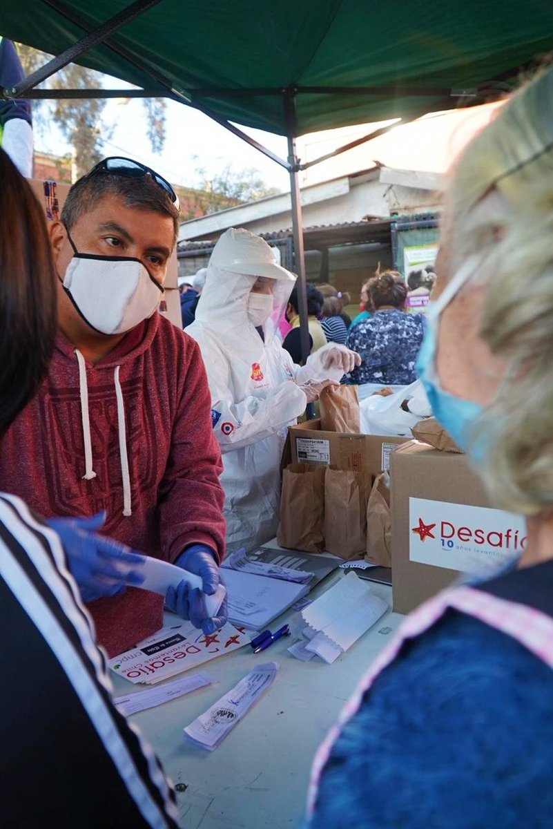 DesafioChile's tweet photo. Fuimos a Bajos de Mena, Puente Alto, y María Luisa Bombal, El Bosque, llenos de kits extra especiales con las donaciones de @natura_chile, Eucerin y Aromacenter para las mamás del lugar.

¡Gracias a todos los que aportaron!

#10añosenacción

@bancodechile
@somoscmpc https://t.co/gnM8k0bKNd