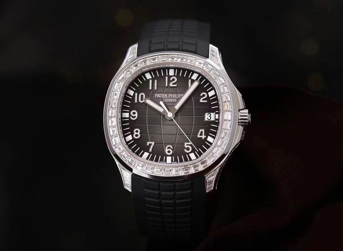 VuLuxury_Com's tweet photo. Hạng nặng của Aquanaut 
Mới có hơn ba tỷ thôi các chế à 
Patek Philippe Aquanaut Diamonds 5167/300G-010 https://t.co/q55G2fa0DI