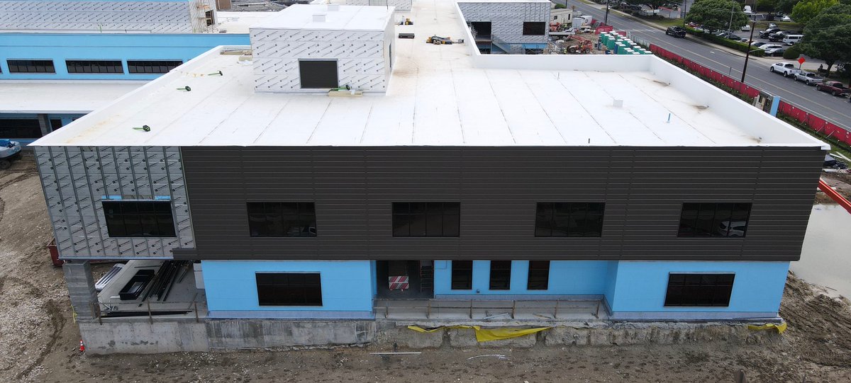 MitchKennedy99's tweet photo. We are getting a new look at Ann Richards 2020! Hello All my Stars✨ Look at our new school getting its new colors! Check This Out ✨👷🏻‍♂️
#ROatAnnRichards
@Mitchkennedy99
@AnnRichardsStar 
@AustinISD_CMD
#RObuilt #ROproud  
#Annproud#AISDfuture
#StayAtHomeAndStaySafe
 #GoStarsGo✨ https://t.co/eeXYHaDp5p