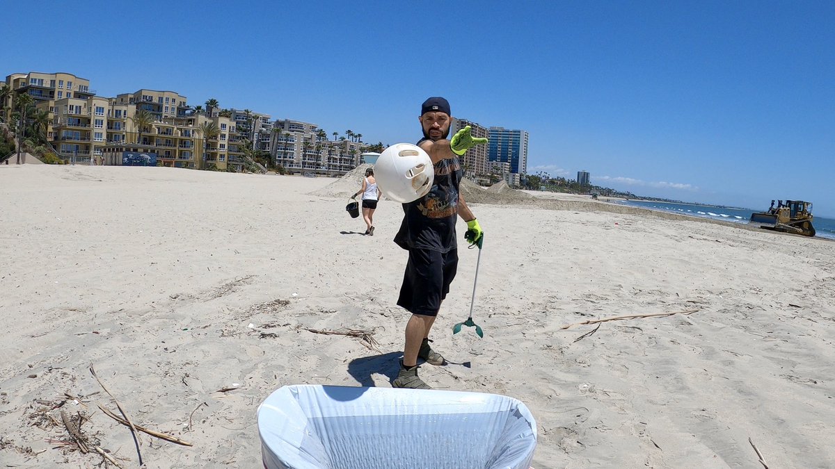 RimHammer's tweet photo. First day in 2 months the beach was open and we decided to do some maintenance. Kudos to #LongBeach for finally putting covers on the trash cans. #savetheplanet #projectLBC @abc7rachel @LongBeachPost @ChristinaKTLA https://t.co/arOIl7XsGP beaches need help! https://t.co/aNjdxvj26U