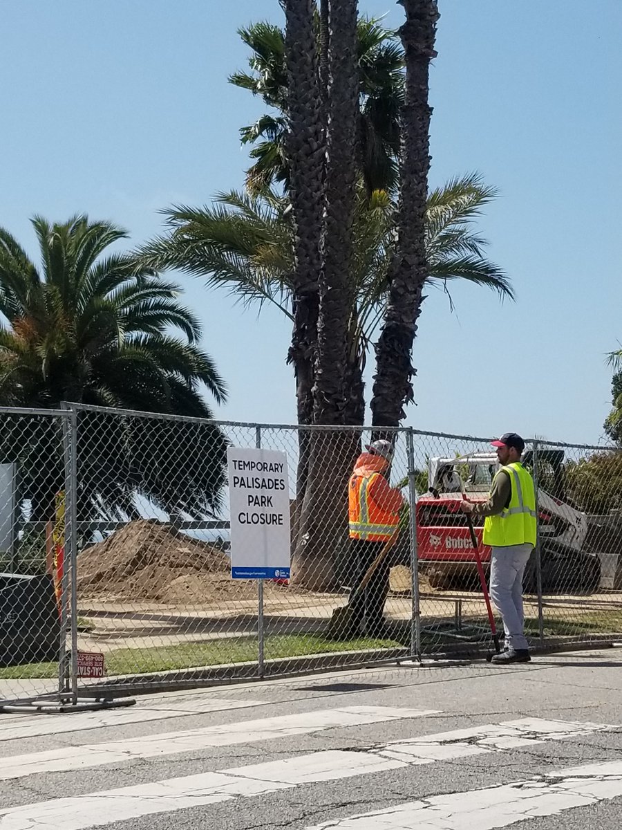 HillaryAtkin's tweet photo. Breaking news: Santa Monica's iconic Palisades Park, a mile-long stretch overlooking the Pacific, will open tomorrow afternoon. This beautiful piece of property has been fenced off since April 3. @SantaMonica2Day #SantaMonica #PalisadesPark @oursantamonica https://t.co/aMA3v4GV4C