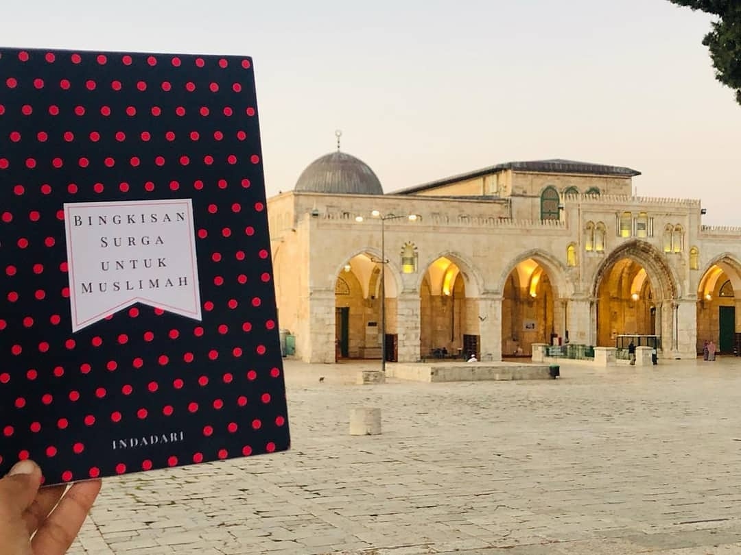 Akan selalu ada pahala sabar dari setiap penantian. Akan selalu ada semangat yang tumbuh dari harapan yang diperjuangkan. Akan selalu ada bahagia dari tiap doa yang terkabulkan.

<a href="/_indadari_/">𝐈𝐧𝐝𝐚𝐝𝐚𝐫𝐢</a>