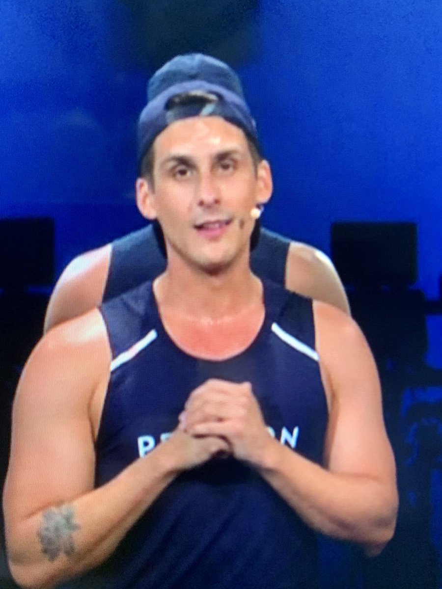 LaChicaRuns's tweet photo. Got 30 minutes of intervals and arms with my @onepeloton boo and a little core work. Now have 3 cross training activities each week. 50k training starts soon &amp; I also need to add 1 more run to my 4. #runner #fixyourwig https://t.co/b5q1CM4jHF