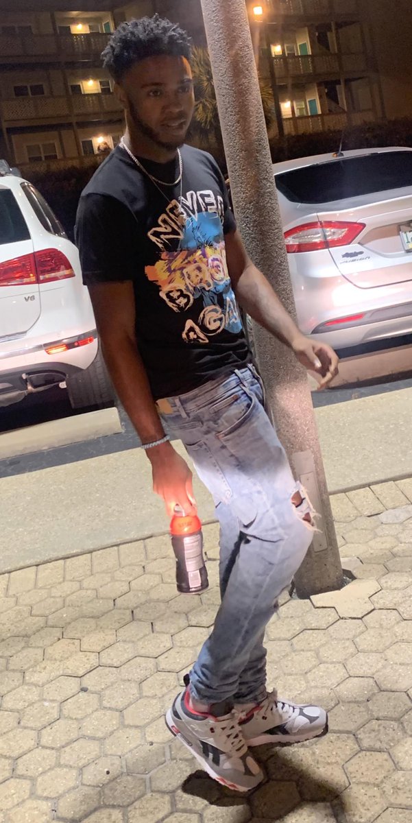 Cap2Smoove's tweet photo. they don’t like who i am 🕴🏽💔
#LongLiveTaee https://t.co/17CUJ2Uscd