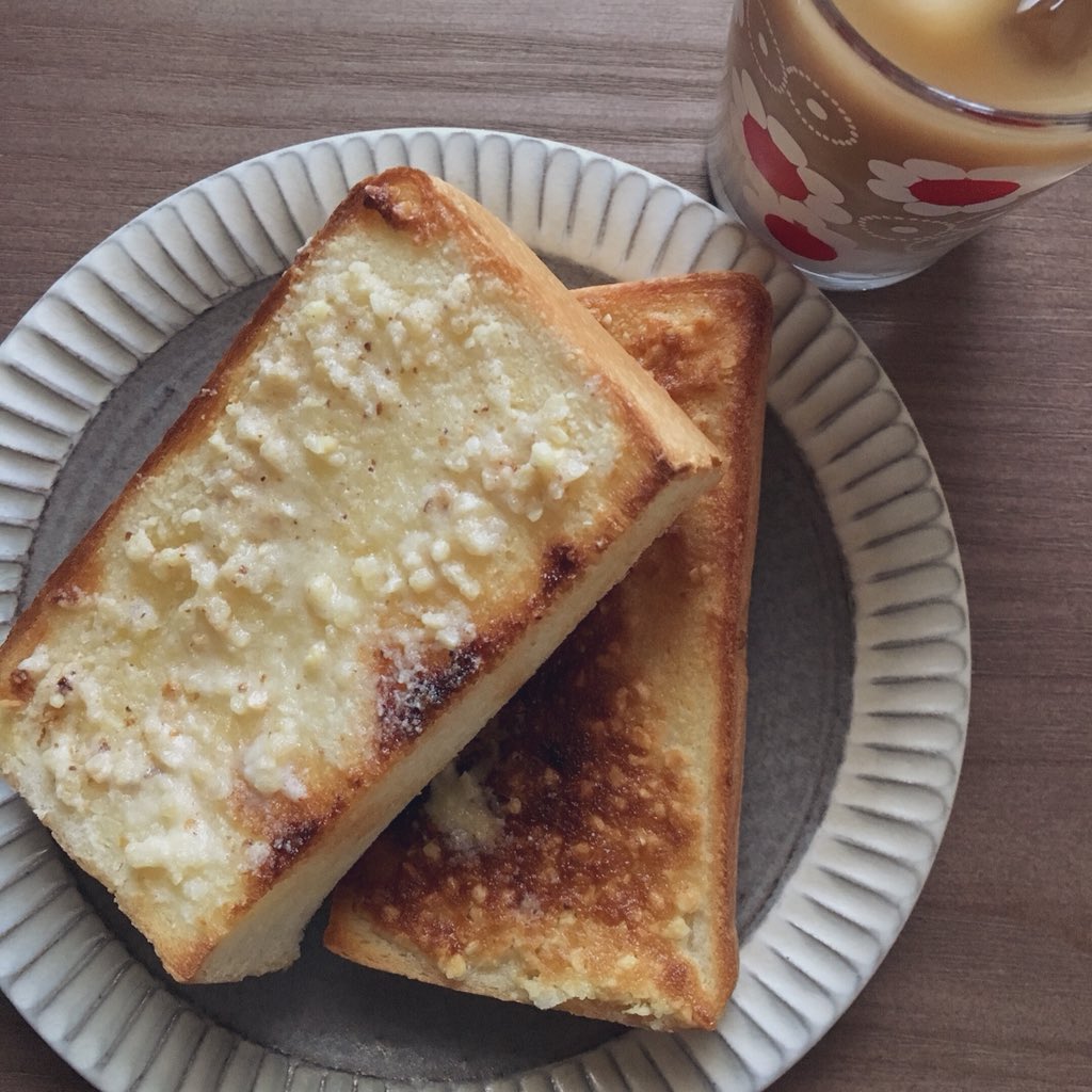 純喫茶コレクション Twitter પર 姫路 茶房大陸から取り寄せたアーモンドバターをパンにたっぷりと塗った香ばしいトーストと松本 珈琲美学アベの水出しコーヒーをカフェオレにして朝ごはんに 最近 在宅勤務の最中に飲むもので気に入っているのは グラスに氷と炭酸水