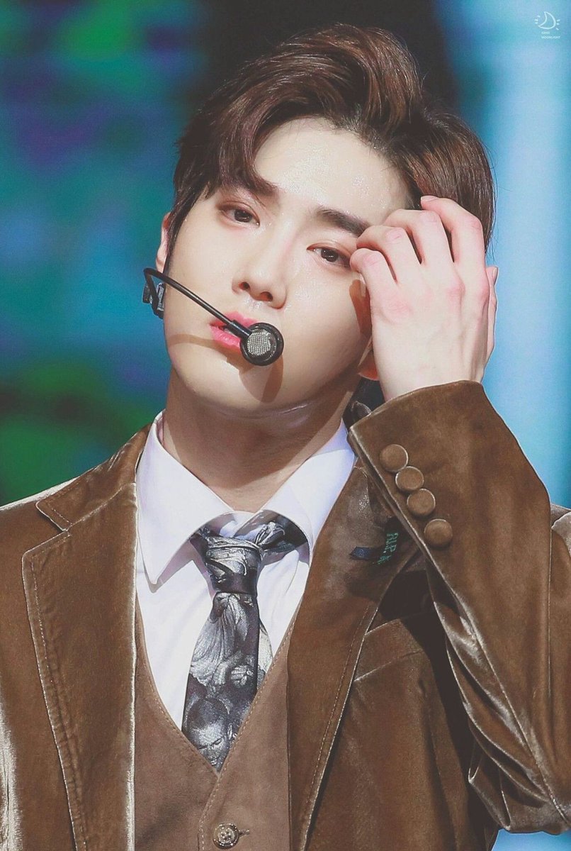 most handsome of them all #WEAREONExSUHO  #SUHO    @weareoneEXO