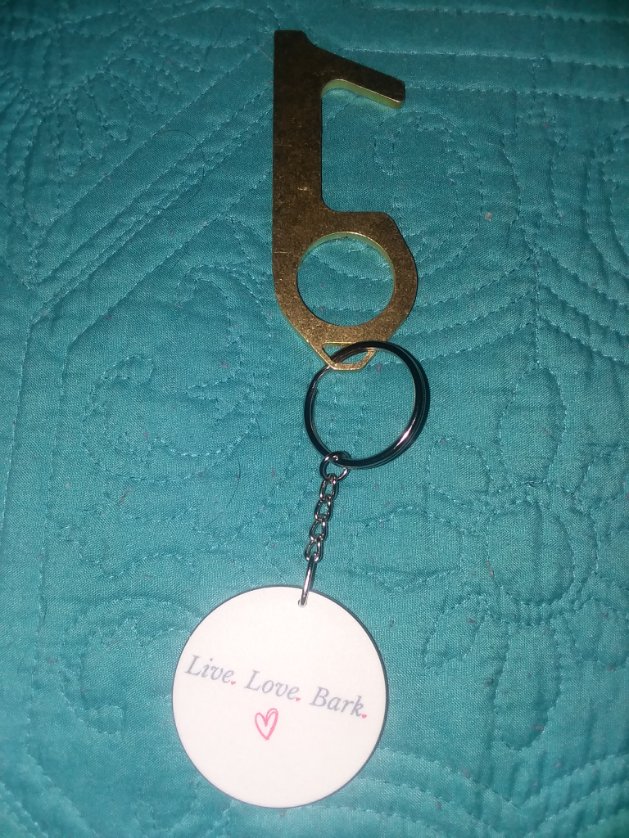 BeagleMarcoPoLo's tweet photo. This is the big ol key MaMa lugs around on the beautiful keychain you @MillietheWB sent us. #milco #germkey 💓😘 https://t.co/2zZ51LzfLf