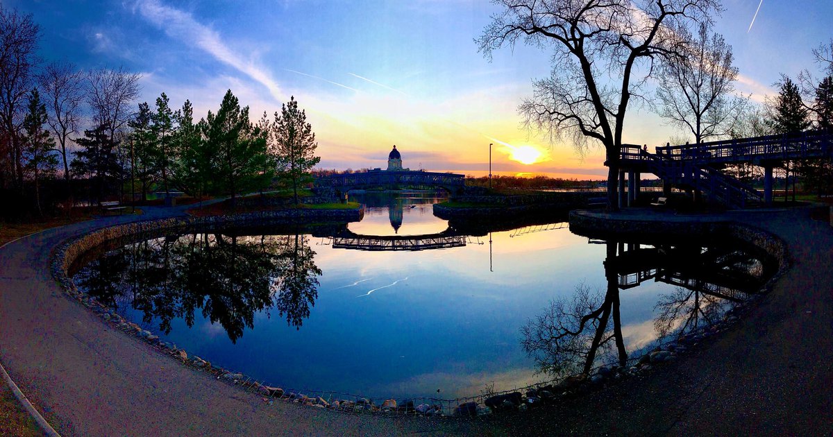 dwilapix's tweet photo. Rainy today, but the other night... wowers!
#pano #panorama #iphonex #mobilephotography #sunsetphotography #dusk #reflection #bridgesofinstagram #reginask #yqr #queencity #saskatchewan #sk #sask #silhouette #silhouettephotography #silhouettes #canada #exploreregina #exploresask https://t.co/0JA1oe2rsp