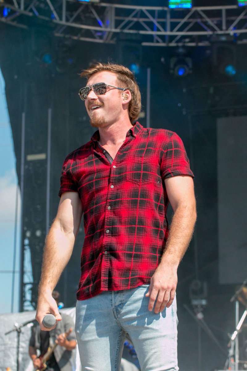 ErinSnyderrr's tweet photo. happy bday to the love of my life @MorganWallen https://t.co/ezYKO6sZkc