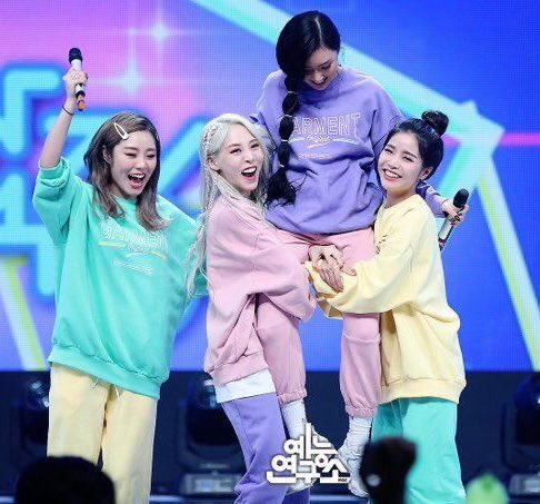 yebayongddonie's tweet photo. We all need some positivity after all the negative things happened today so here have some cute ot4🥺🥺🥺
@RBW_MAMAMOO https://t.co/gpl4AGJH7v