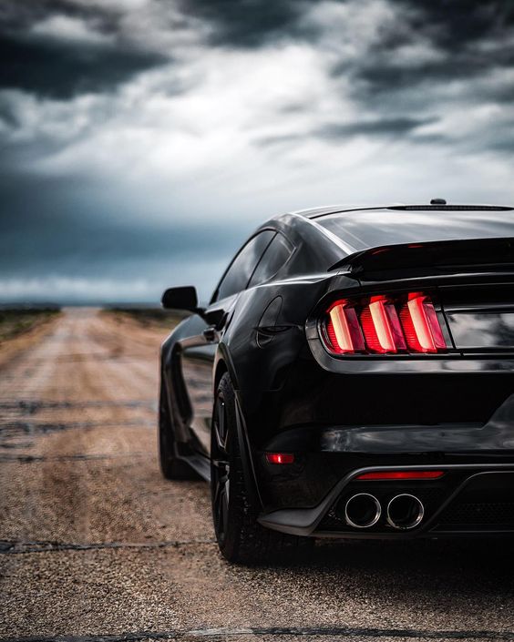 RT if you want a Mustang and an open road 👌🔥