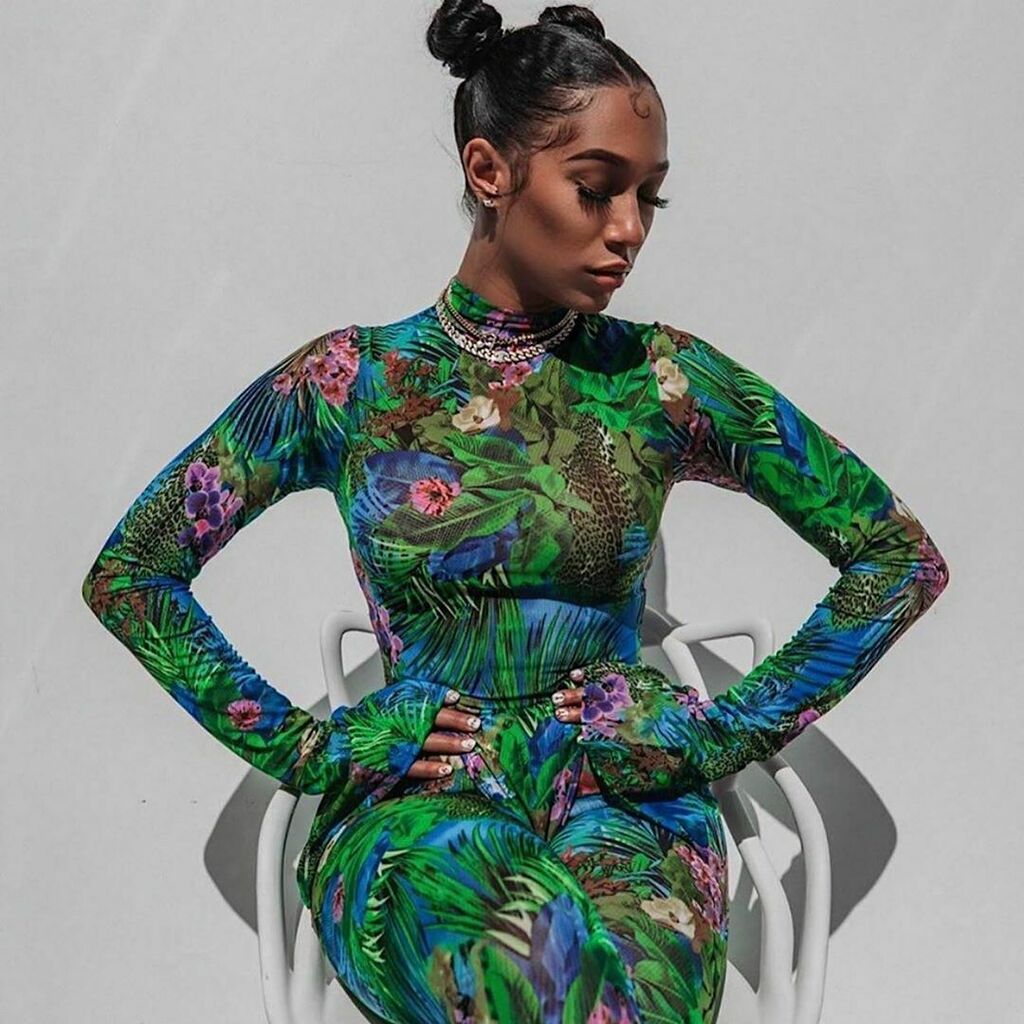 clrflconvos's tweet photo. “Let’s take a trip out to the islands, and just lay up.” #wishfuldreaming 🌺🌴🌸 | @therxch long sleeve bodysuit #womenowned https://t.co/bnn0zECEyk