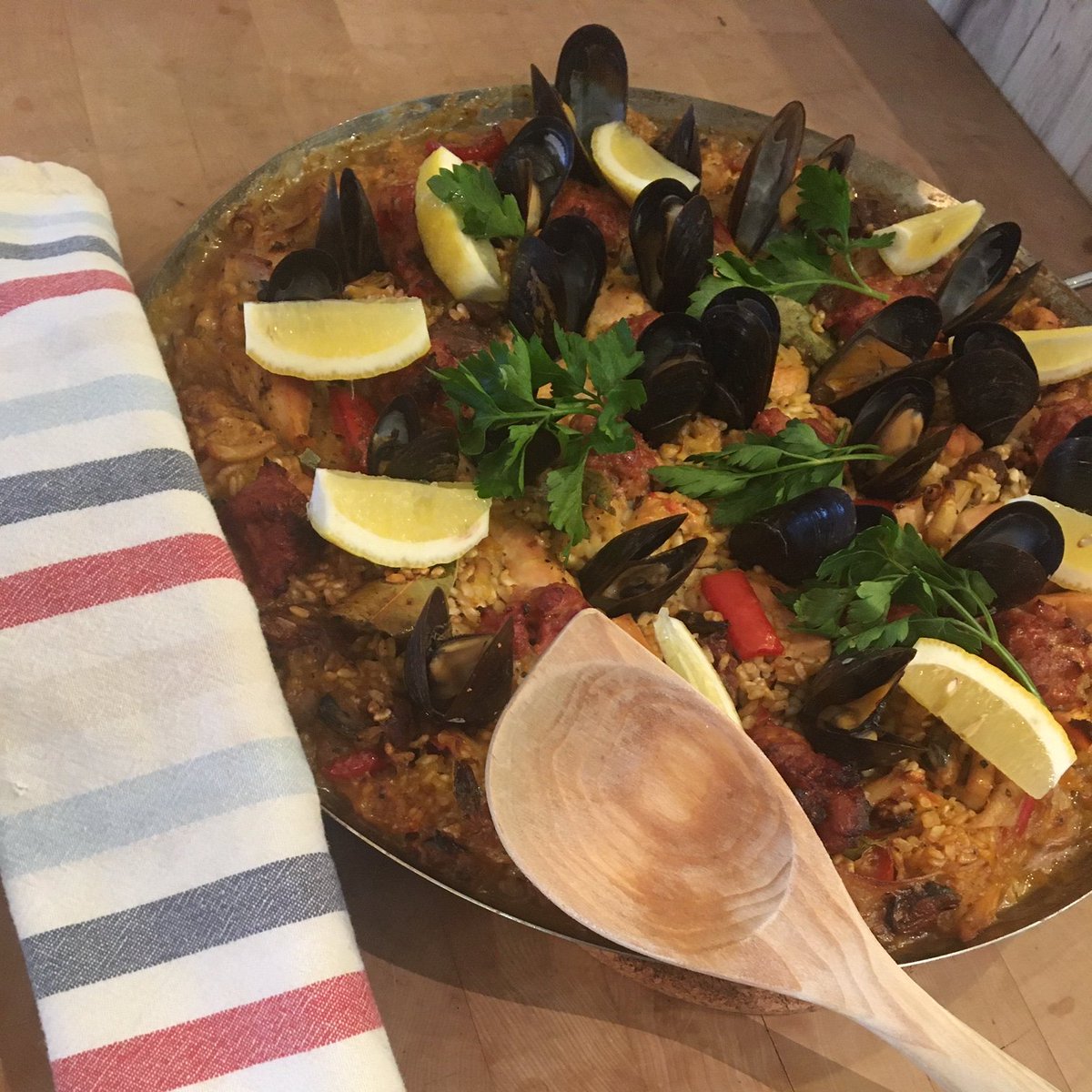 RogersCentreOtt's tweet photo. Fancy a visit to #Spain? Without leaving your home? Executive Chef @PatrickTurcot will take you there with this classic #Paella #recipe https://t.co/sDx5c876bX #By55 #RecipeSeries #TrySomethingNew #Culinary #Foodie #Seafood #FamilyStyle #StayHome #Eatwell https://t.co/PAidHiL6fl