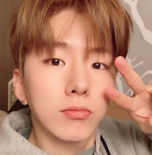 Thank u Kihyun for ur amazing voice, ur high notes (I feel chills every time I hear them even tho I listen to everyday), your confidence, your cheekiness and nagging, your conservative way (that only appears sometimes ). I love u Kihyun with all my heart  #MonstaX5thAnniversary