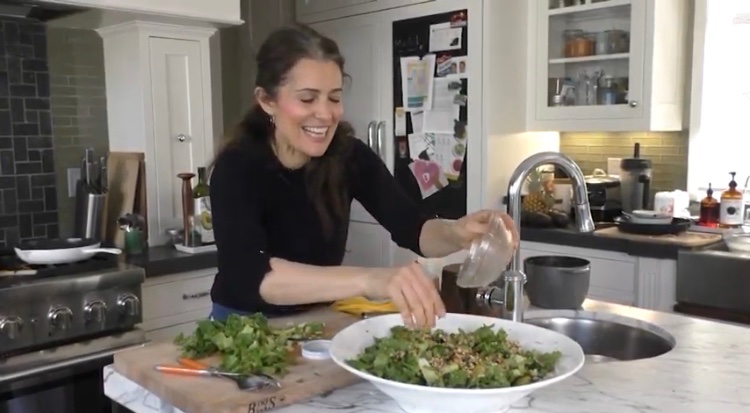 elazfoodchannel's tweet photo. Author #pamelasalzman creating a refreshing and nutritious **Dates N Olive Salad** from her newest cookbook #quickerthanquick 
@MelissasProduce 
@pamelasalzman https://t.co/v0XVErhG8R