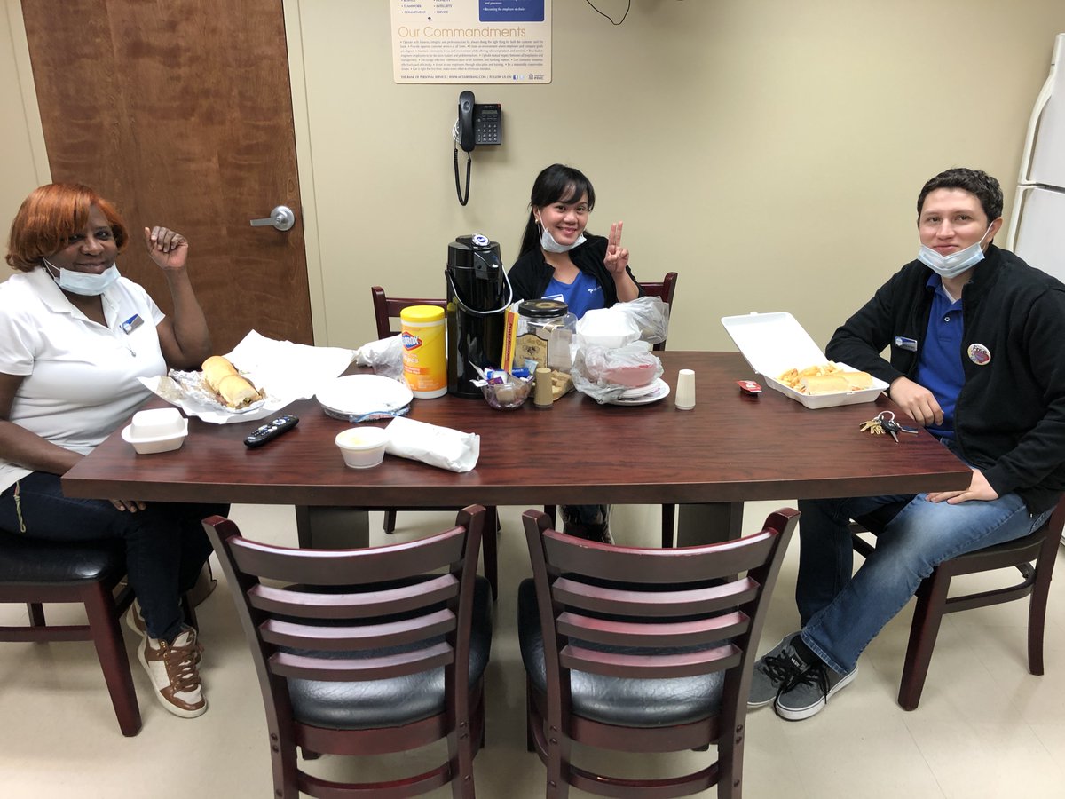 MetairieBank's tweet photo. We're celebrating #GoLocalWednesday by ordering lunch from local restaurants.

#CommunityBank #WeConnectWithYou #LouisianaBanksSupportingLouisiana #EatLocal https://t.co/yJULG1mwcf