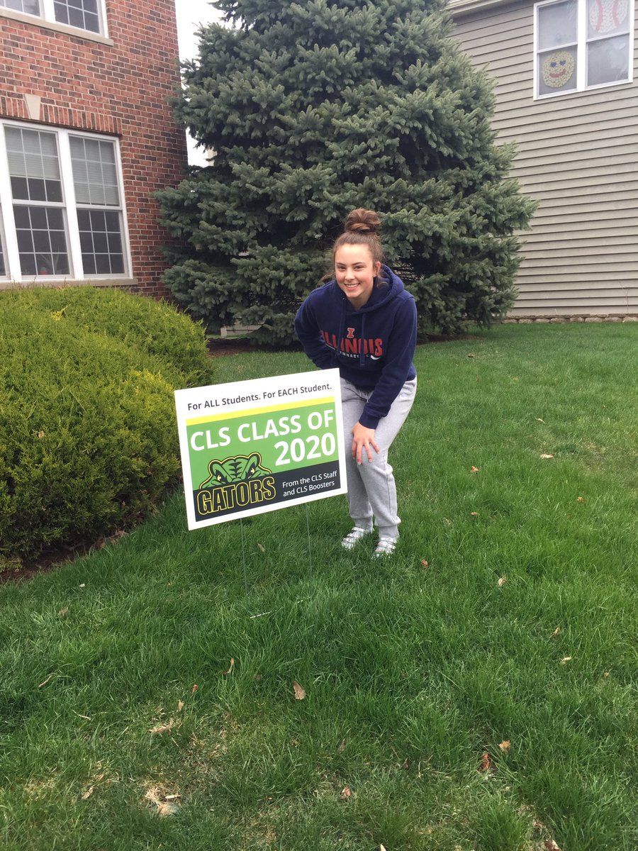 KResch10's tweet photo. One is leaving and the next one is coming! @CLSouthHS @CLSRatliff @joshuatnobilio https://t.co/vz4dGpqKnb