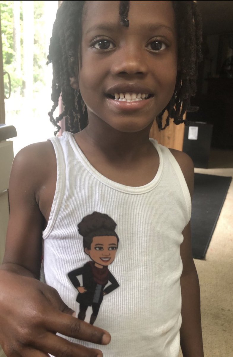 Flat Mrs. Ortiz hanging out with one of her students! #GlobalSTEMLeaders #Onslowcountyschools #kindergators ⁦<a href="/OnslowSchools/">Onslow County Schools</a>⁩