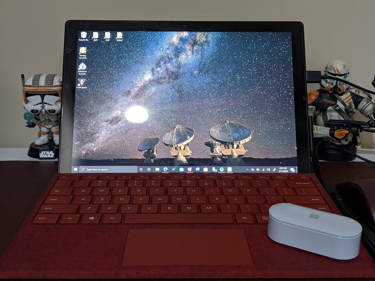 NoCredKrei's tweet photo. Surface buds acquired! I'm loving the comfort of these as well as the got they're super snug, didn't have to readjust during my run once. @surface #surfacebuds #Microsoft https://t.co/wKIuhzlOvo