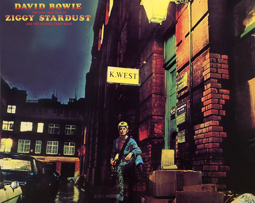 tapatirocks's tweet photo. #EscuchandoHoy a @DavidBowieReal y su “The Rise and Fall of #ZiggyStardust and the spiders from Mars”. https://t.co/J3wPN9j5DS