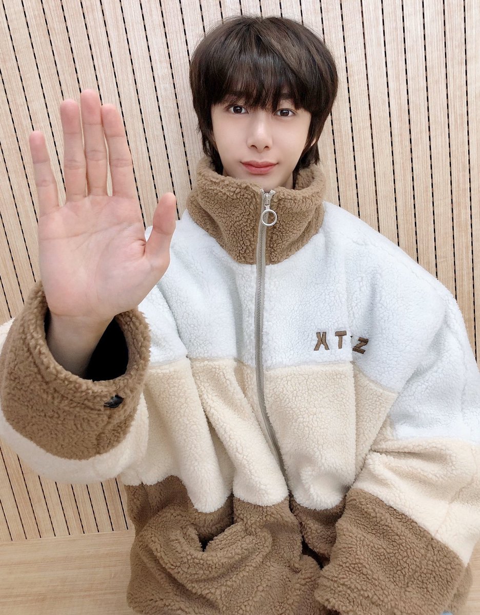 Thank u Hyungwon for ur calm personality, ur manners, ur smile, ur nose ( i wanna boop it ), ur god-like visuals, your dance ability, ur underrated vocals (starship I will curse u until you give him lines), ur aegyo . I love u Hyungwon with all my heart  #MonstaX5thAnniversary