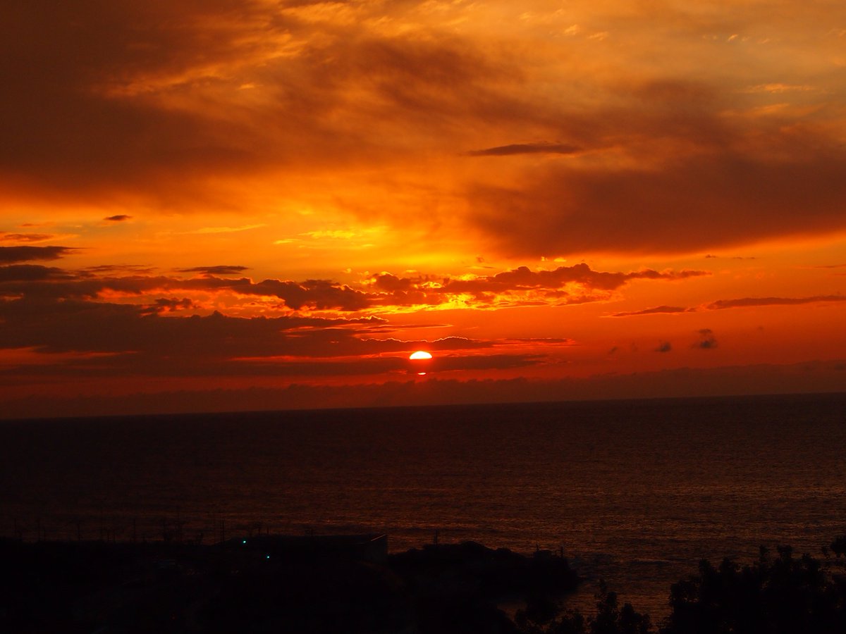 Aún no os habéis enamorado de nuestra #torredehercules ??...hace 5 min así resplandecía 😊#desdemiventana  #coruña #DesdeATúaXanela