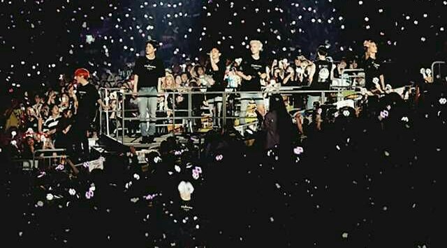 Nourmh__'s tweet photo. @BasmalaExo2 @Noran13670369 @L_190116 @esraa740 @iiiexou @6xkls @rayeol614 @SaraEss28674871 @ChanRem61 @Sara_bayuomy5 @exono_on @Zharaa74760453 @EmanEXOL6 @weareoneEXO لنعش معاً ونمت معاً ونحن نفعل ما نحب فعله  فايتينغ اكسوالز✨
[سيهون] ♡♡

#준면아_영원이란게있다면_우리얘기일거야
#준면이_기다리는시간도_행복해
#Suho 
#weareoneEXO ❤️
@weareoneEXO ♡ https://t.co/hQY1Y9JTSo