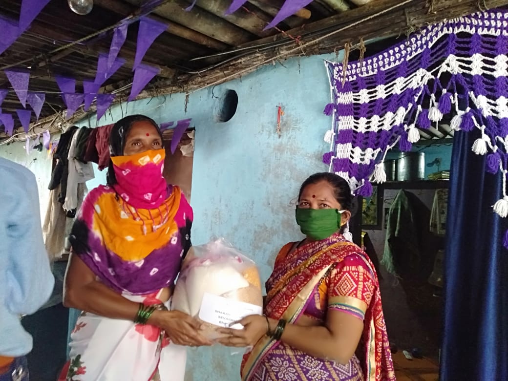 SharanBSS1's tweet photo. SBSS distributed grocery kit to Gautami & Amprapali Mahila Bachat Gat in this bachat gat group most woman are maids and most woman Husband are auto driver, cab driver, construction worker.
https://t.co/h1IA5MLG2H
#URGENT #Help_Them #Yourcontribution #DonateKaroNa https://t.co/GMeP4Zq7xf