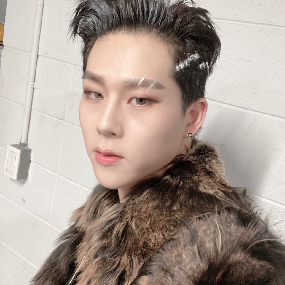 Thanks Jooheon for ur charisma, ur aegyo (1 of few people I don’t cringe while doing it), ur lycris n producing, ur sulking (it’s cute), ur multitasking ( u’r main vocal, u’r main rapper, u’r main dancer u do everything). I love u Jooheon with all my heart  #MonstaX5thAnniversary