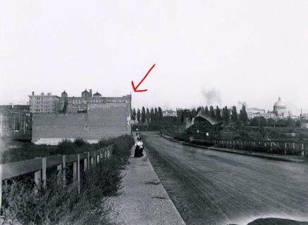 MLBcathedrals's tweet photo. Looking down Lansdowne St, 1909. Three years before Fenway Park is built. #RedSox https://t.co/Ih8Ox9hvFG