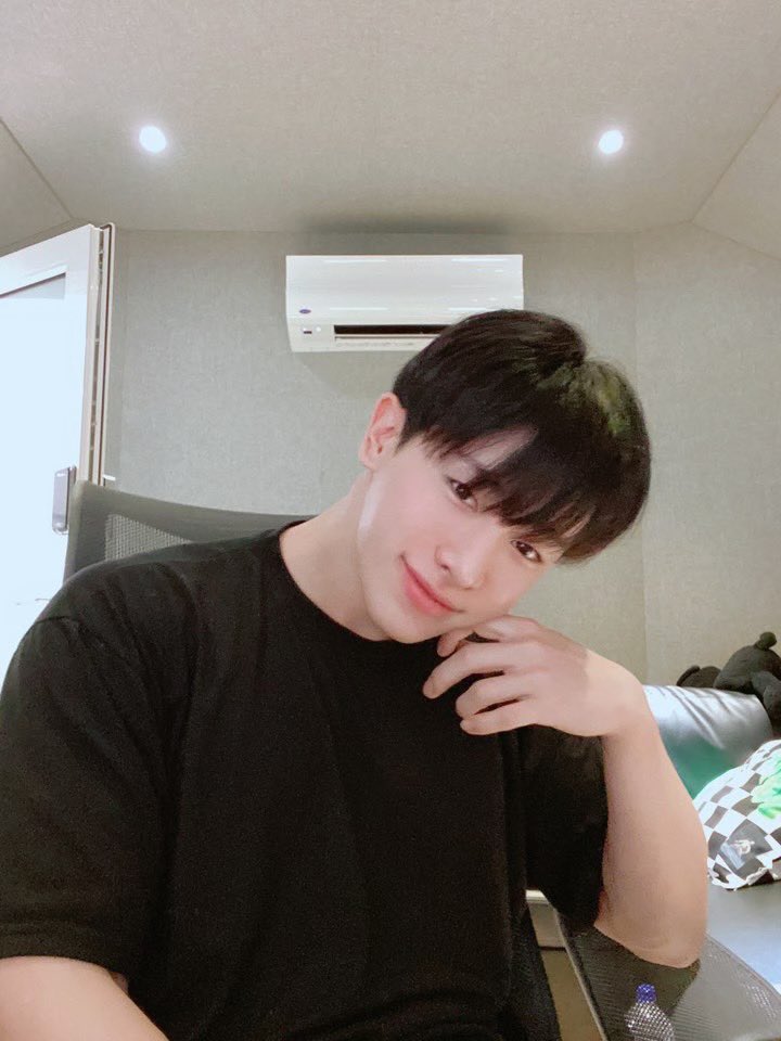 + I take those memories in my heart I look forward to do more beautiful memories. I love u Wonho with all my heart  #MonstaX5thAnniversary